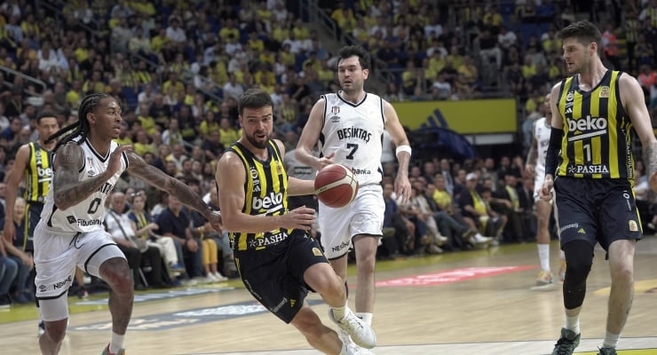 Play-off finalereeks: Fenerbahçe Beko neemt 2-0 voorsprong