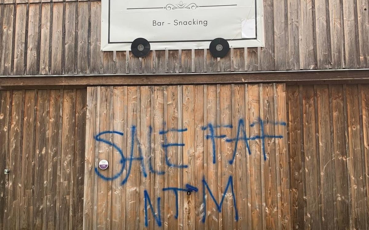 “SS” ve “Sal Faf” duvar yazılarının Dordogne guinguette kurbanı
