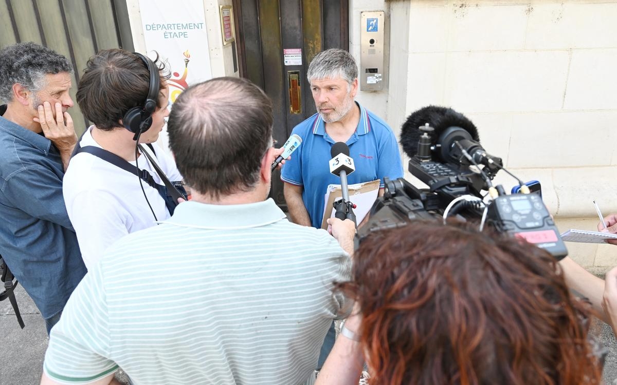 La prefectura de Dordoña presenta una denuncia por amenazas de muerte y comentarios difamatorios.