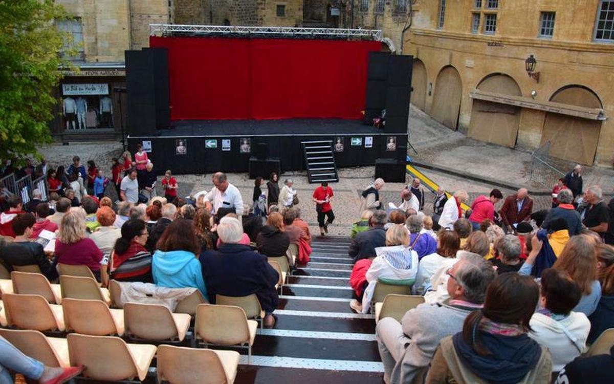 Vorhang auf für das Sarlat Theatre Games Festival