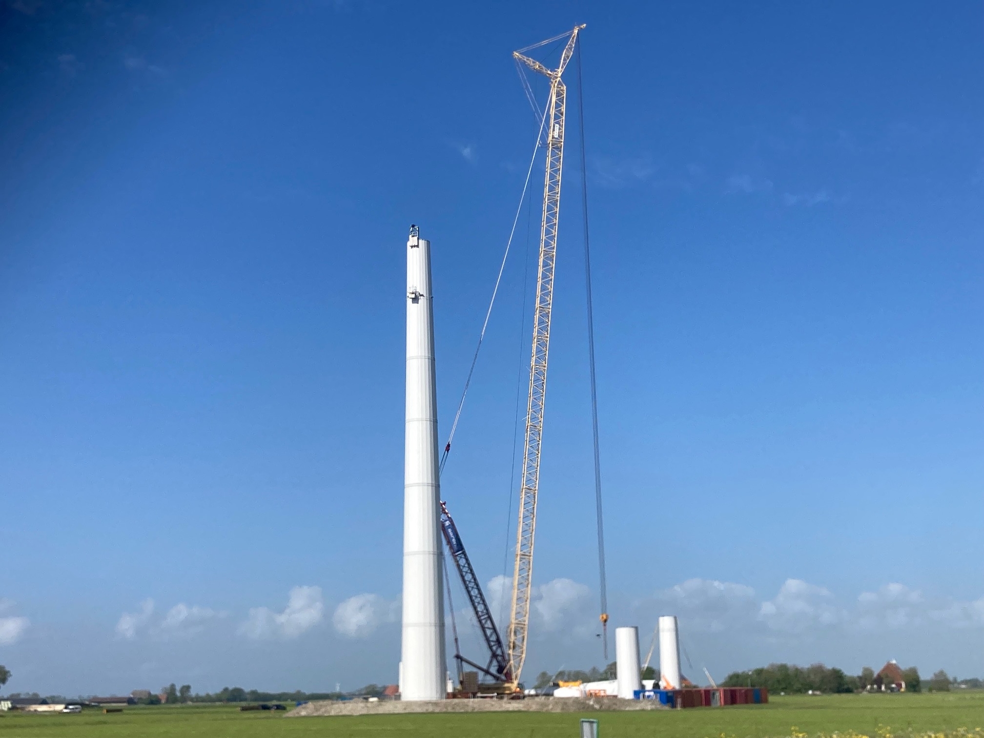 Le ministre du Climat pourrait réduire de moitié la distance entre les éoliennes et les habitations