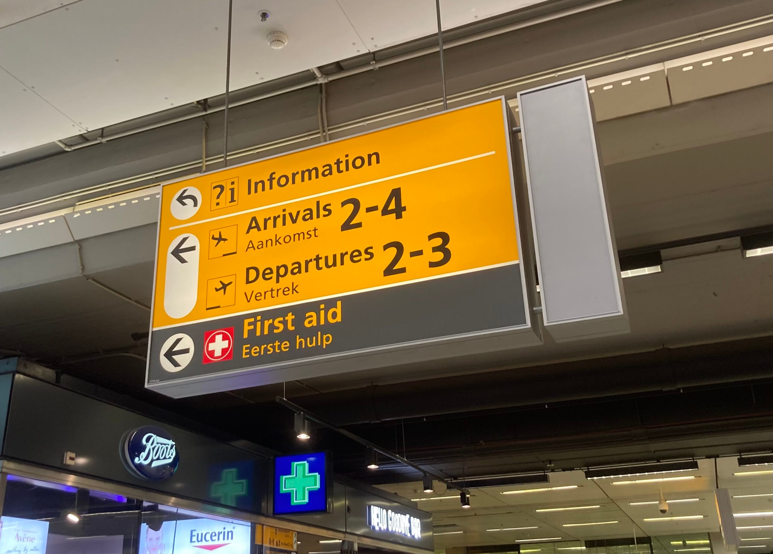 Decine di voli cancellati a Schiphol mentre il personale di terra se ne va