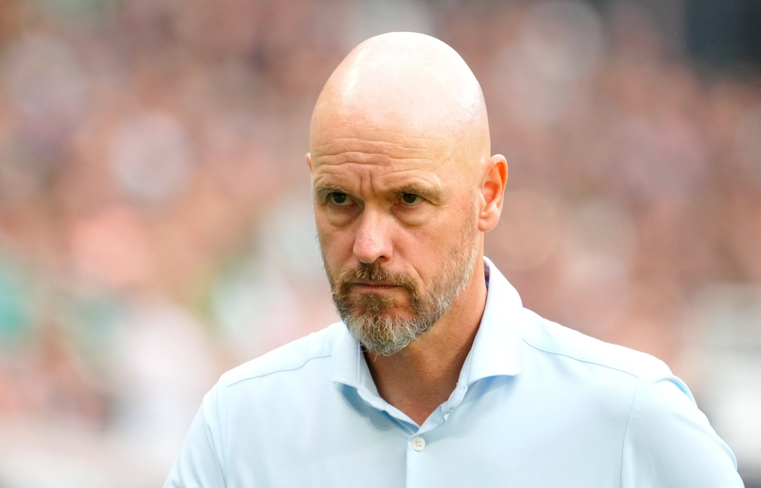 Ex-técnico do Ajax, Ten Hag, é demitido do Leverkusen após duas partidas