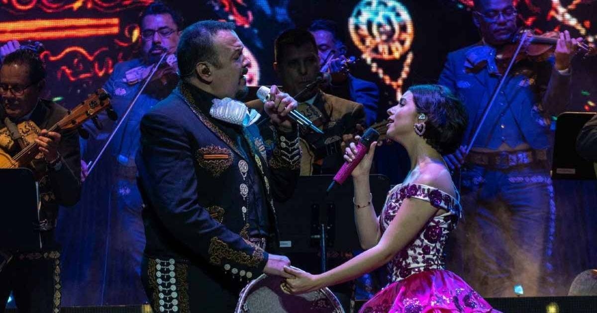 Pepe Aguilar clarifies the rumors about 'buying covers' and its influence on Angela Aguilar's success