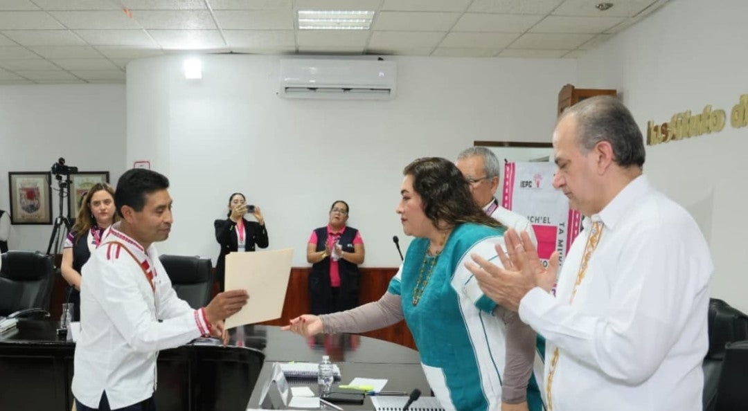 Indigenous professor César Gómez López wins election for mayor of Oxchuc