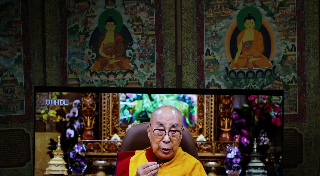 Dalai Lama'nın bizi empati, cesaret ve bağlılıkla yaşamaya teşvik eden sözleri.