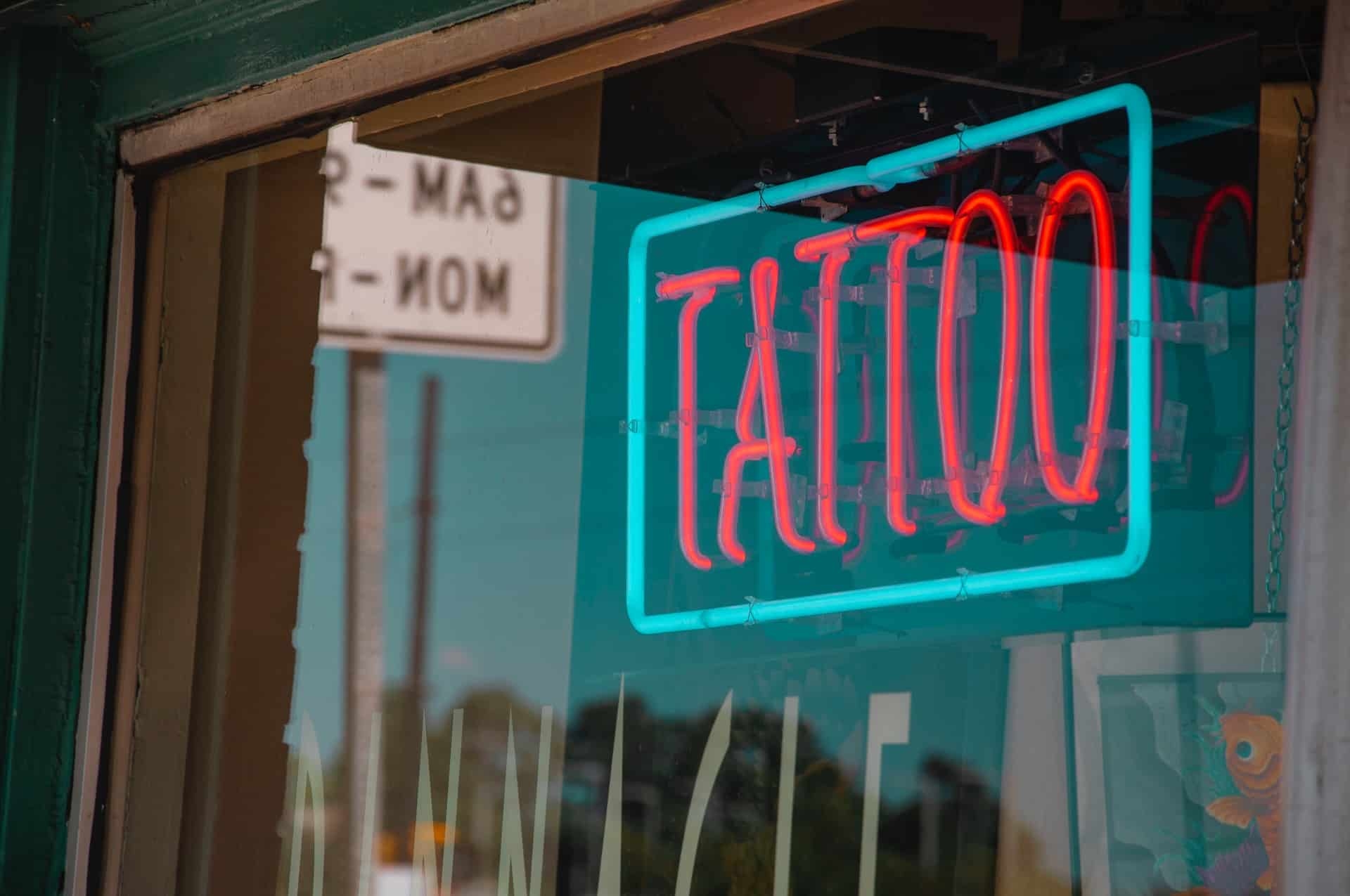 Die 9 besten Tattoo-Betäubungscremes für schmerzfreie Tattoo-Sitzungen 2025