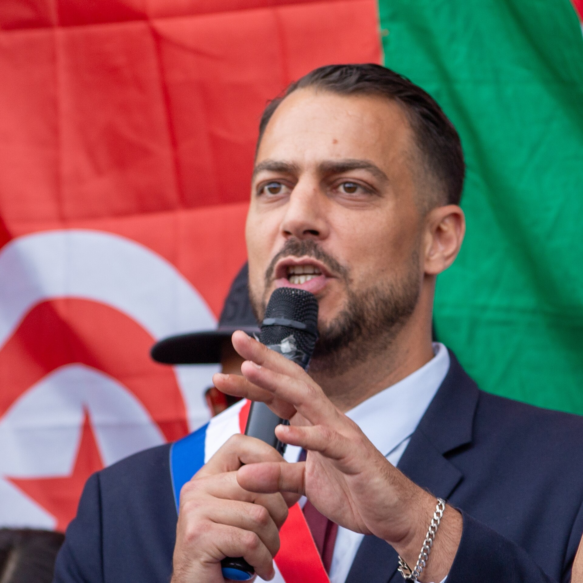 Marseille. "Blijf alsjeblieft zitten... Dit is de laatste keer dat ik het je zeg." LFI-parlementslid Delogu wordt door zijn arts beschuldigd van intimidatie, omdat deze zich wil laten gelden bij de aanstaande gemeenteraadsverkiezingen.