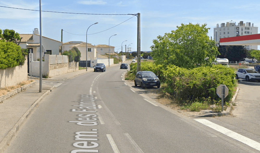 Martigues (13): 73-letni mężczyzna i jego córka zostali pobici w głowę kolbami karabinów, a następnie związani podczas brutalnego napadu na dom w środku nocy. Złodzieje uciekli samochodem ofiar