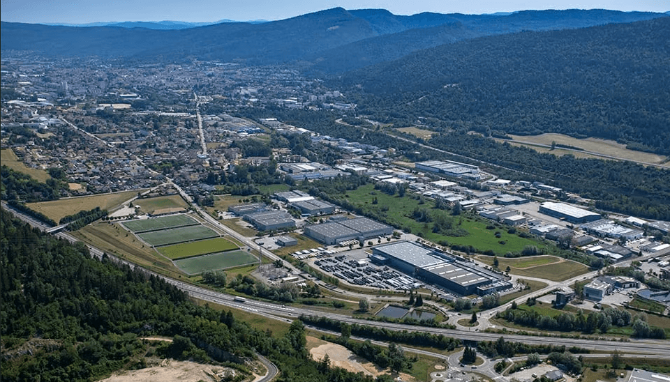 Oyonnax (01) – %50 göçmen, gençler dağınık: İşçi sınıfı mesleklerinin krizi ve “yerli” hiyerarşinin reddedilmesiyle tehdit edilen “Plastik Vadisi”