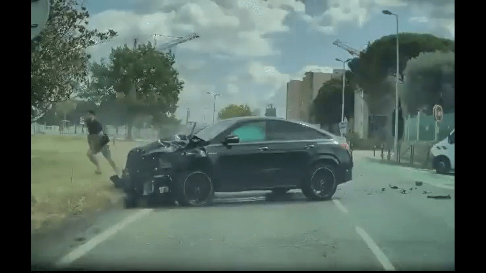 Impressive refusal to comply in Colomiers (31): a woman and her three children hit, two seriously injured. The driver fled on foot and is being sought (Update: the injured, an American family, are doing better)