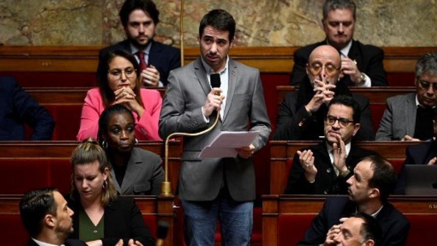 Le député LFI Kerbat qui finançait ses achats de drogue avec l’argent de la réserve parlementaire de retour à l’Assemblée. Pour lui, la victime dans cette affaire, est le dealer mineur auprès duquel il s’approvisionnait