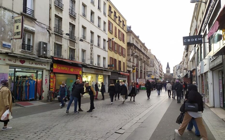 Saint-Denis (93): un hombre recibió un disparo en la cabeza y una mujer herida en la pierna frente a una tienda de comestibles