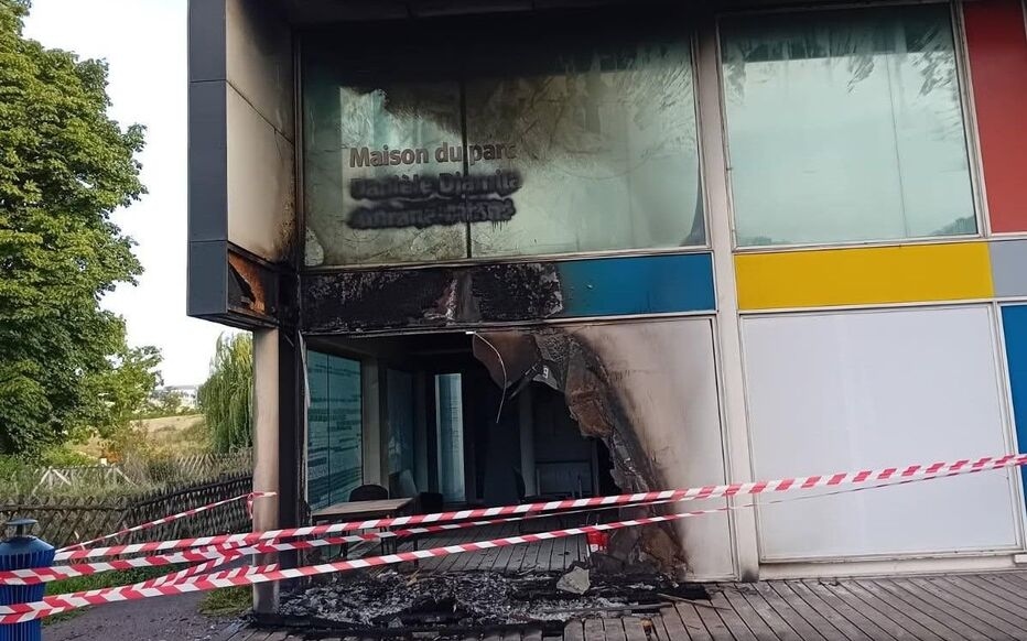 Bobigny (93): el consejo departamental del Partido Socialista bautiza un edificio público con el nombre de un terrorista del FLN (Actualización: el edificio se incendió)