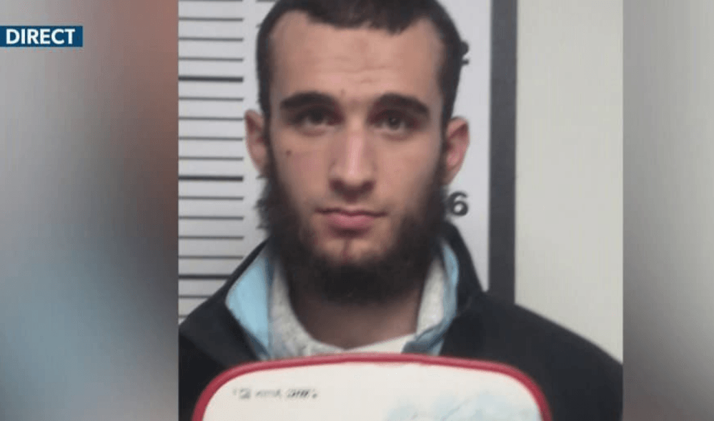 Ataque en la prisión de Condé-sur-Sarthe: Cadena perpetua para Michaël Chiolo, el recluso que, junto con su esposa Hanane, atacó a los guardias gritando "¡Allahu Akbar!"; ella murió durante el asalto. Los cómplices Abdelaziz, Nabil y Yassine fueron con...