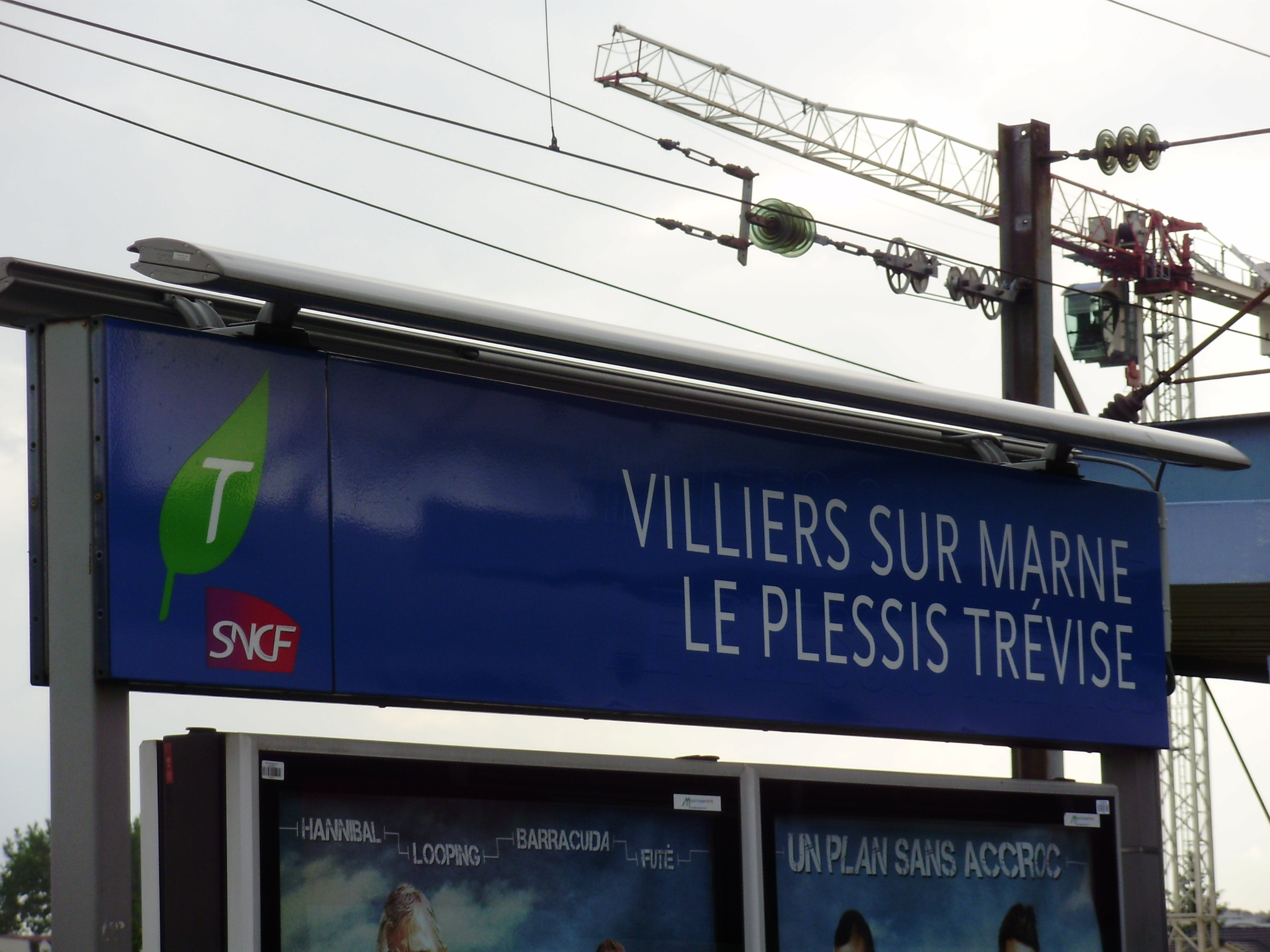 Villiers-sur-Marne (94): Sırt çantasını çalmak isteyen sigara satıcıları tarafından bıçaklanan bir adam. Bölge sakinleri bölgedeki güvensizliği kınıyor.