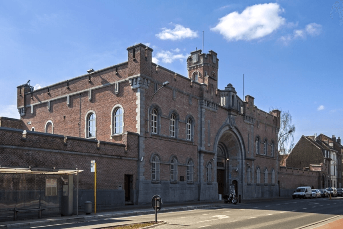 Ghent (Bel): Prison inmates refuse to return to their cells after the walk because their televisions no longer work.
