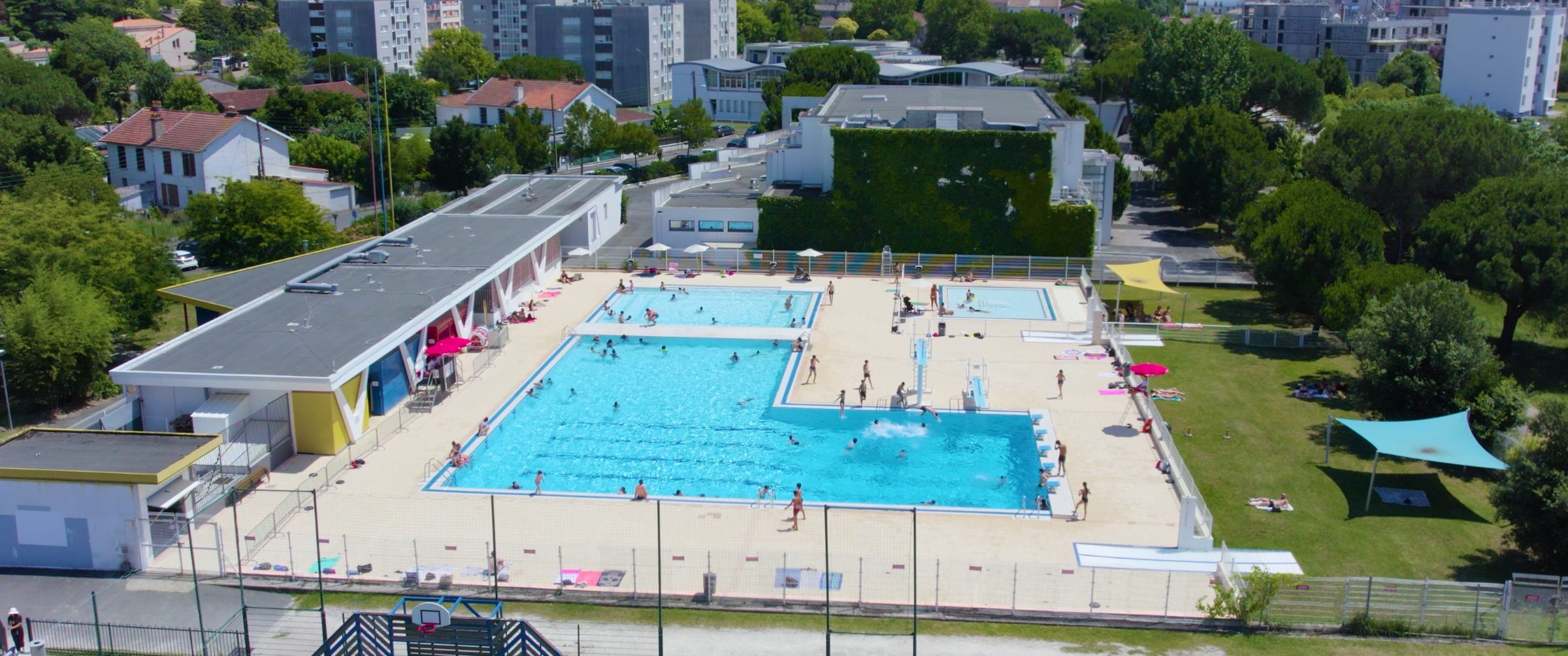 Floirac (33): jóvenes profanan la piscina municipal en plena noche, el ayuntamiento presenta una denuncia