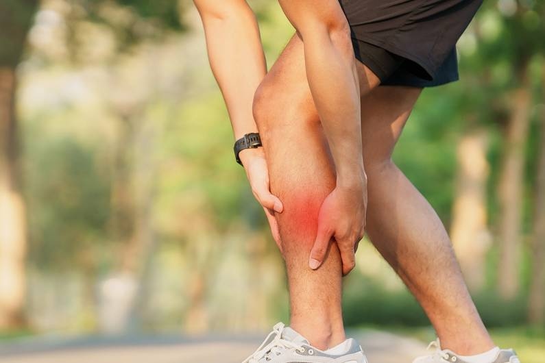 Blessure sportive : que faire immédiatement en cas de déchirure d'une fibre musculaire ?