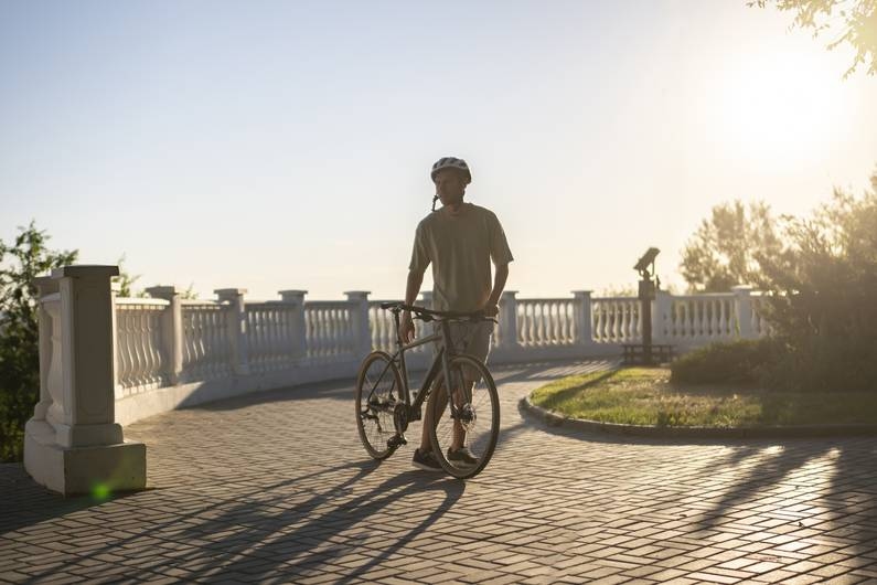 Segurança e condicionamento físico: 7 dicas profissionais para pedalar no calor do verão