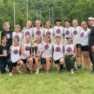 Cuaderno de notas de la escuela secundaria: El equipo femenino de ultimate de Amherst gana el segundo torneo de la temporada, Reilly Fowles de Northampton se adjudica el título de tenis masculino de la WMass y más