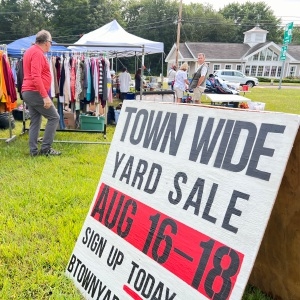 Kunst-Kurzmeldungen: Belchertown Community Yard Sale, neue queere Open-Mic-Nacht in Greenfield und mehr