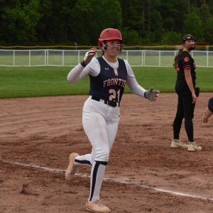 HS Roundup: Raine Wonsey gooit 18 strikeouts en slaat een homerun in de 4-2 overwinning van Frontier softball op South Hadley (FOTO'S)