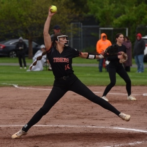 Resumo do torneio WMass: Ella Schaeffer torce para 16, time de softball South Hadley derrota Frontier por 2 a 1 nas semifinais da Classe B