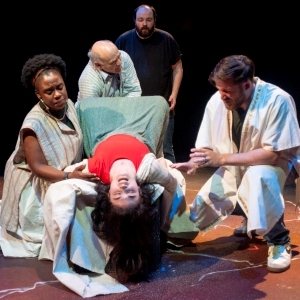 Estos 'aficionados' son todo lo contrario: la comedia, la tragedia y la pandemia cuentan una historia identificable en la última producción del Teatro Silverthorne.