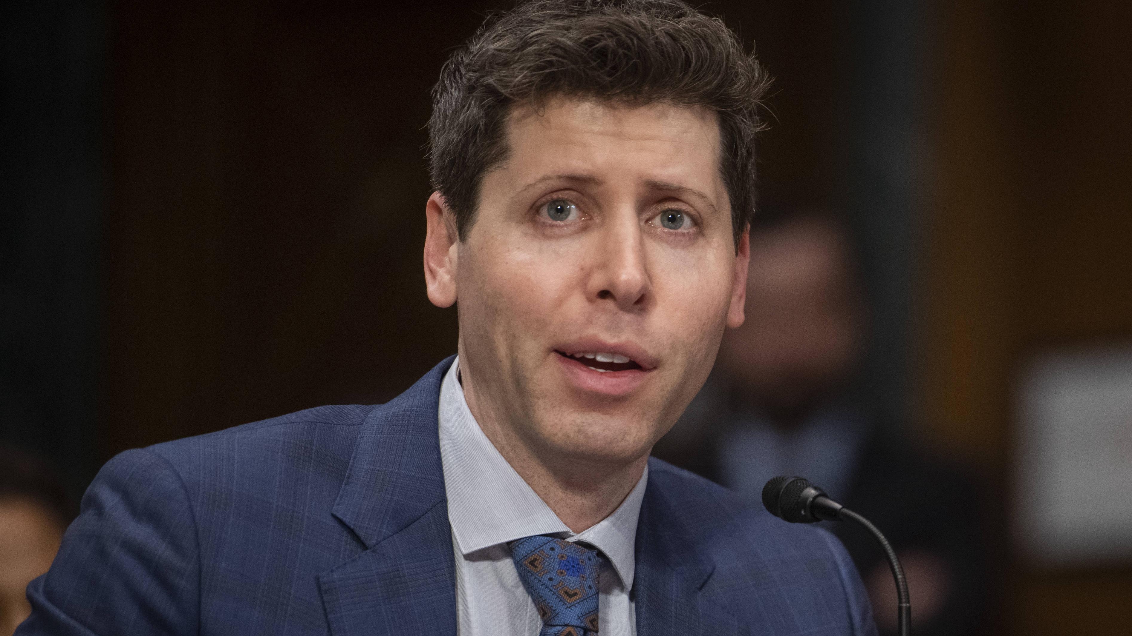 Sam Altman: el jefe de OpenAI advierte contra dejar que la IA lo dicte todo