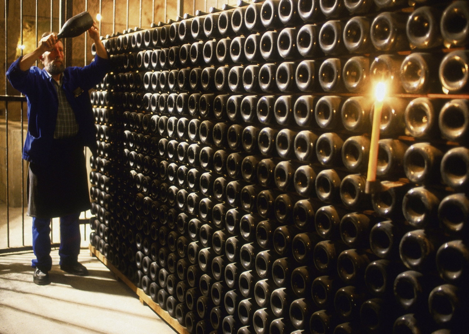 „Die Keller sind voll, aber die Kassen auch“: Die Gründe für den Ärger in der Champagner- und Cognac-Industrie