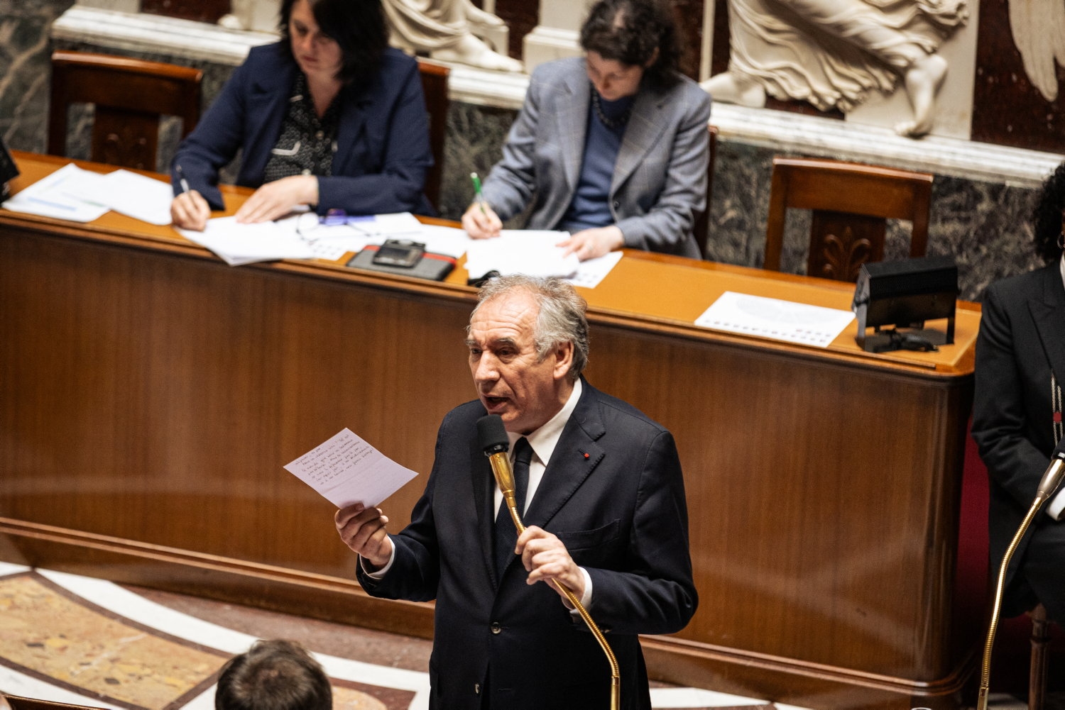 François Bayrou wants to submit his austerity cure to a referendum