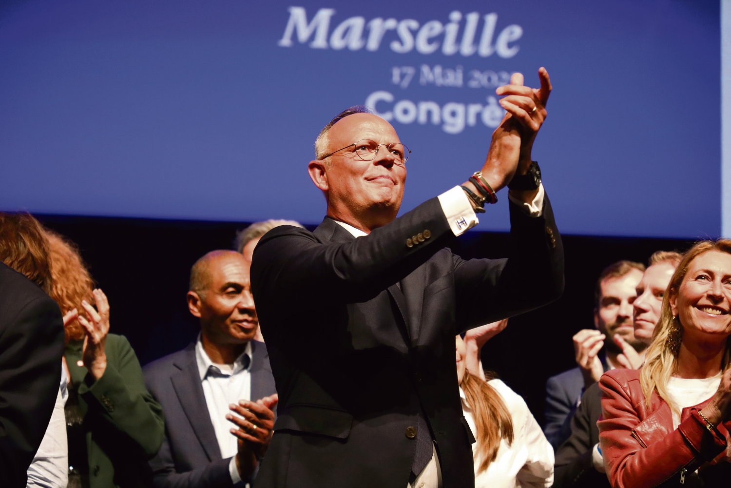 At a meeting in Marseille, Édouard Philippe poses as an alternative... to the right