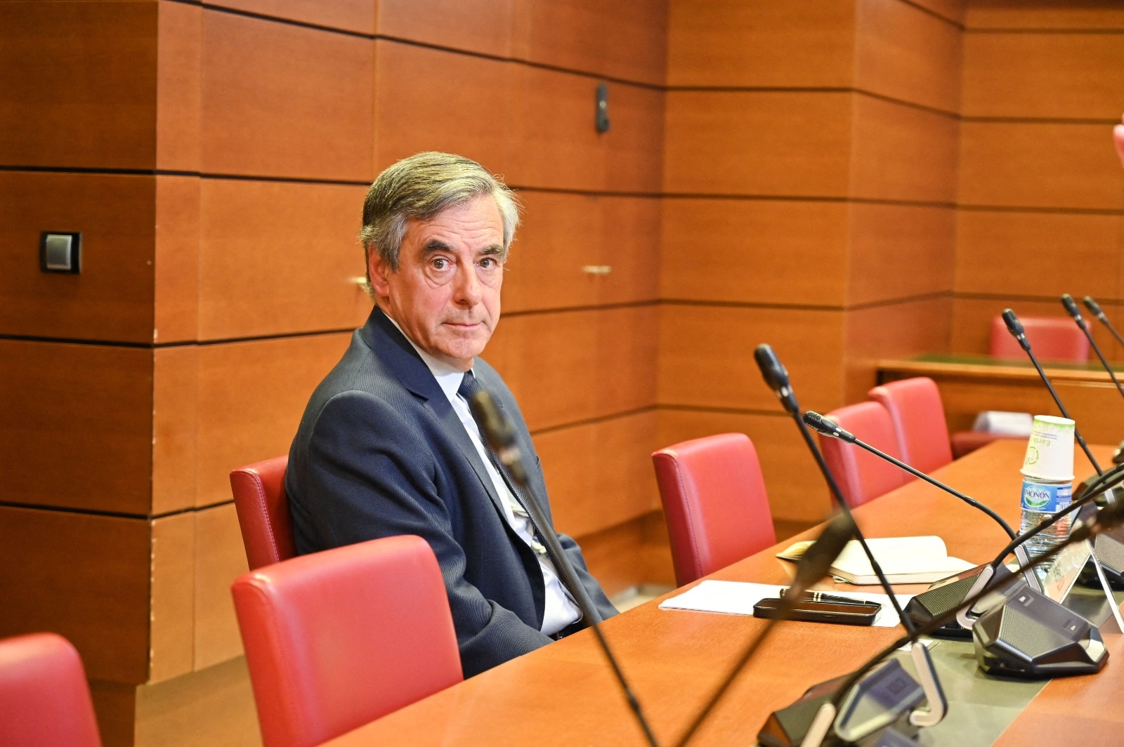 Penelopegate: François Fillon im Berufungsverfahren zu 4 Jahren Haft auf Bewährung, 375.000 Euro Geldstrafe und 5 Jahren Sperre verurteilt