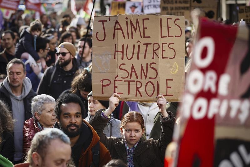 En Gironde, la mobilisation citoyenne vient à bout d’un projet controversé de nouveaux forages pétroliers
