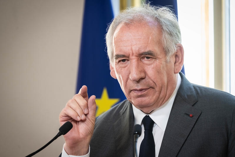 François Bayrou cree que puede adoptar la representación proporcional en las elecciones legislativas a principios de 2026