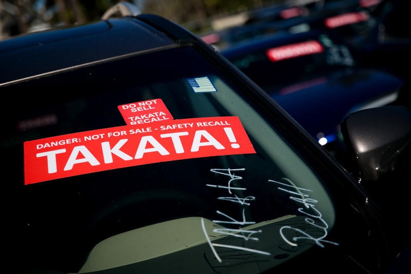 Skandal z poduszkami powietrznymi Takata: Rząd uziemia 800 000 dodatkowych pojazdów