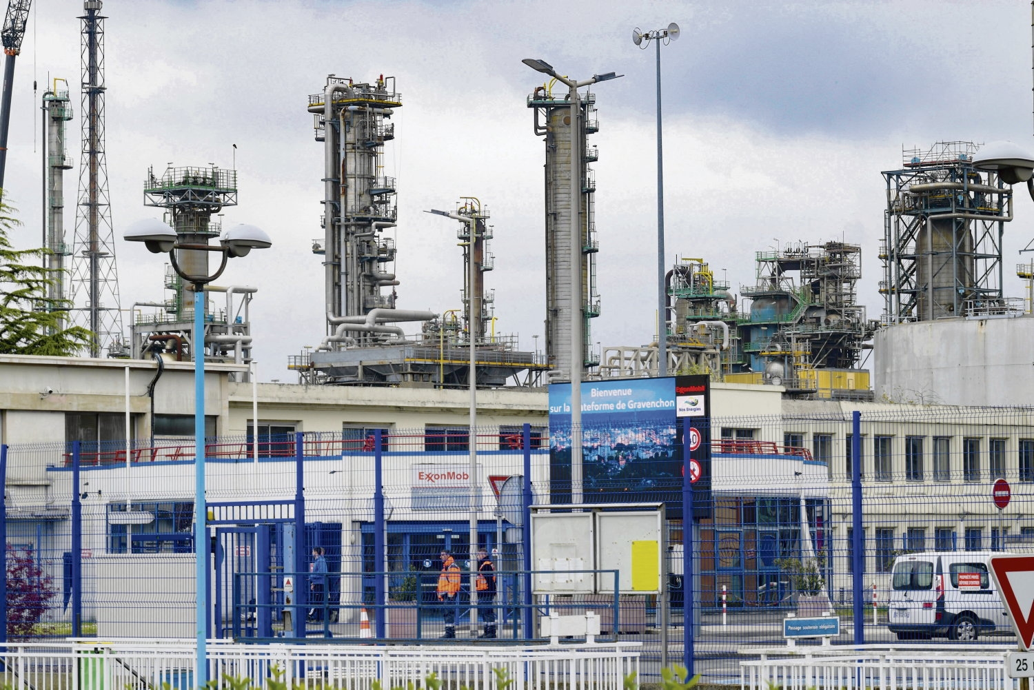 „Jesteśmy w ciemności”: pracownicy Esso obawiają się nieprzejrzystego przejęcia i domagają się gwarancji
