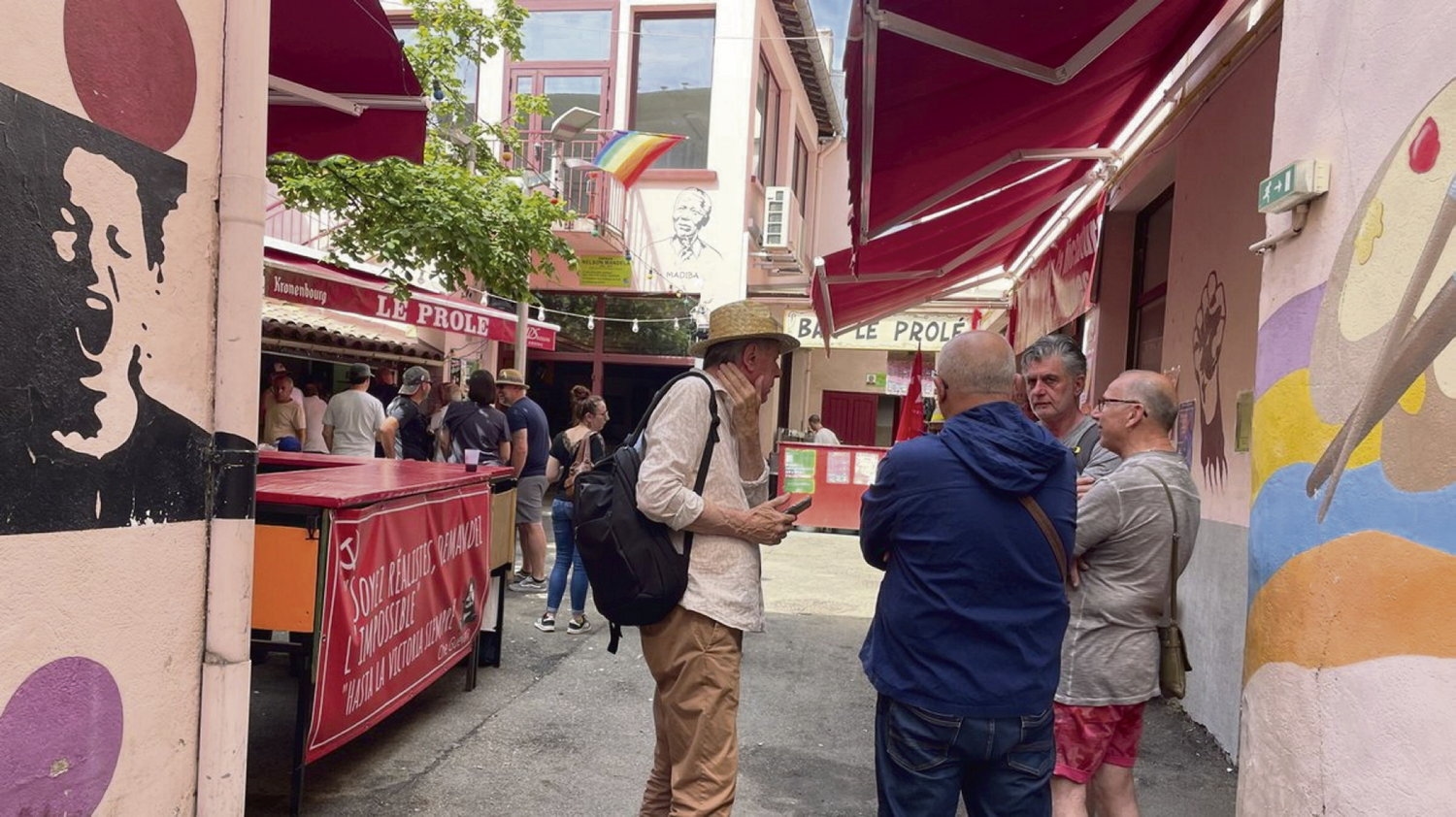 «Empezaron a utilizar gases lacrimógenos y a golpear a la gente»: ¿Quiénes eran los neonazis que atacaron el bar Prolé, la sede comunista en Alès?