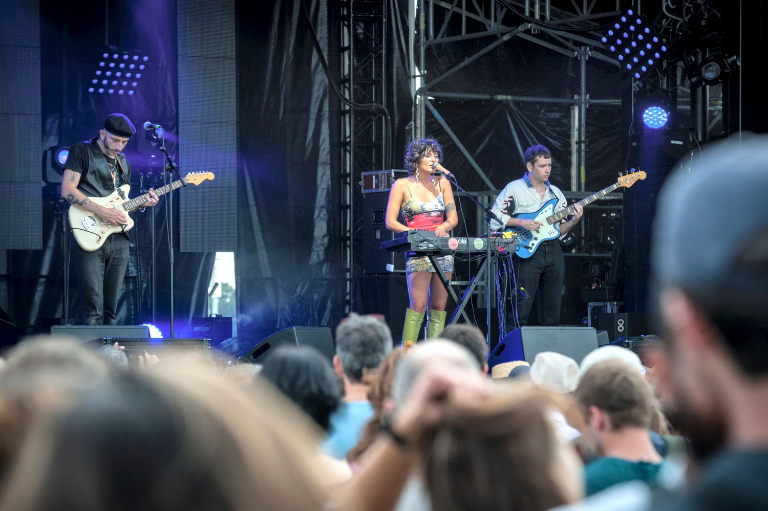 "Until it's normal": Attacked during a concert, Rebecca Baby, the singer of the group Lulu Van Trapp, goes topless to denounce sexist violence