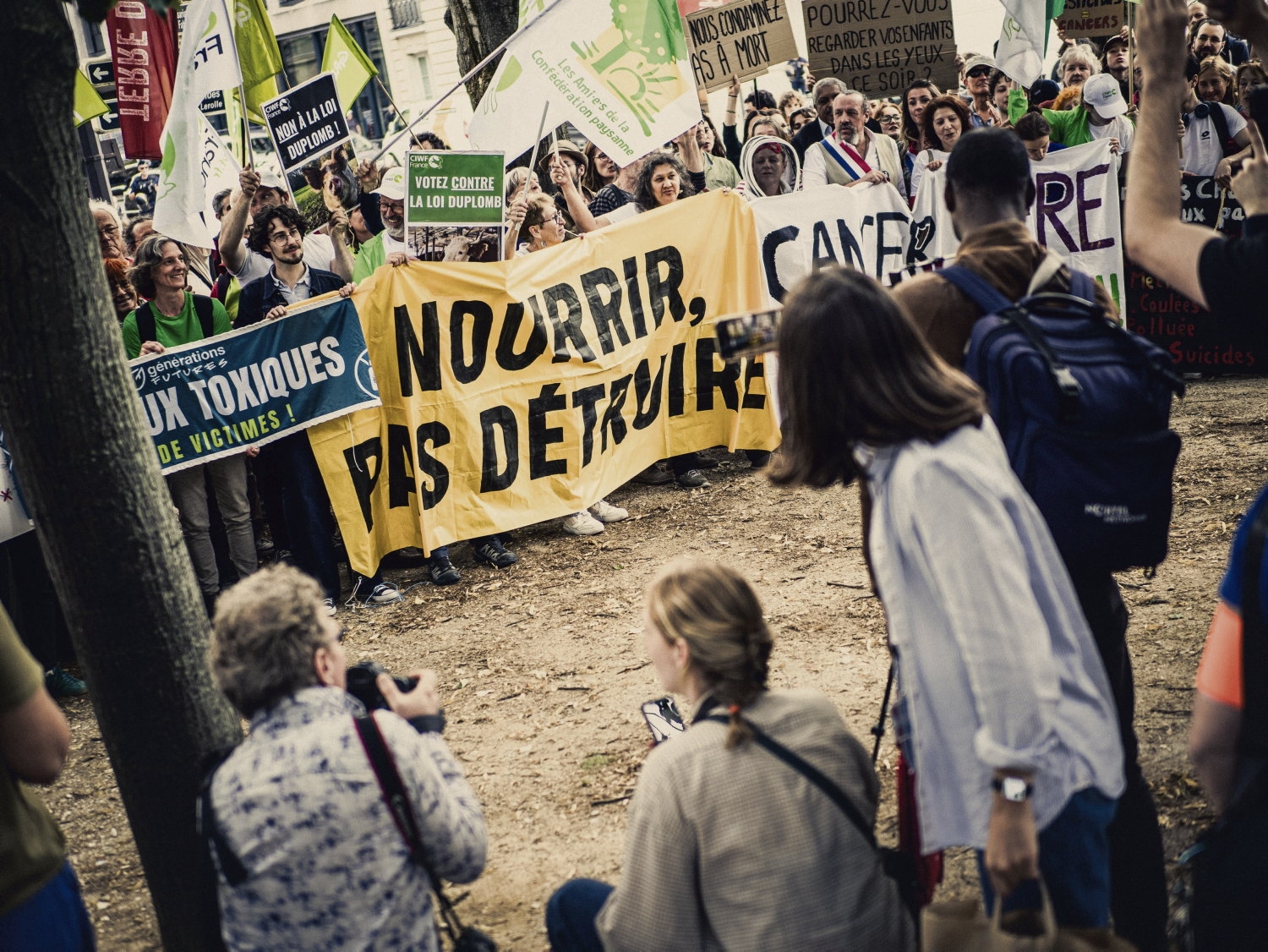 Loi Duplomb : on débunke 4 intox du gouvernement pour passer en force, malgré la pétition