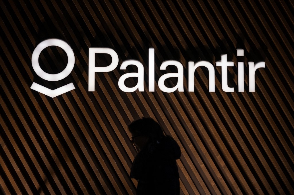 El portavoz de inteligencia artificial del Partido Socialista trabaja en Palantir, el gigante de la vigilancia algorítmica favorecido por Donald Trump.