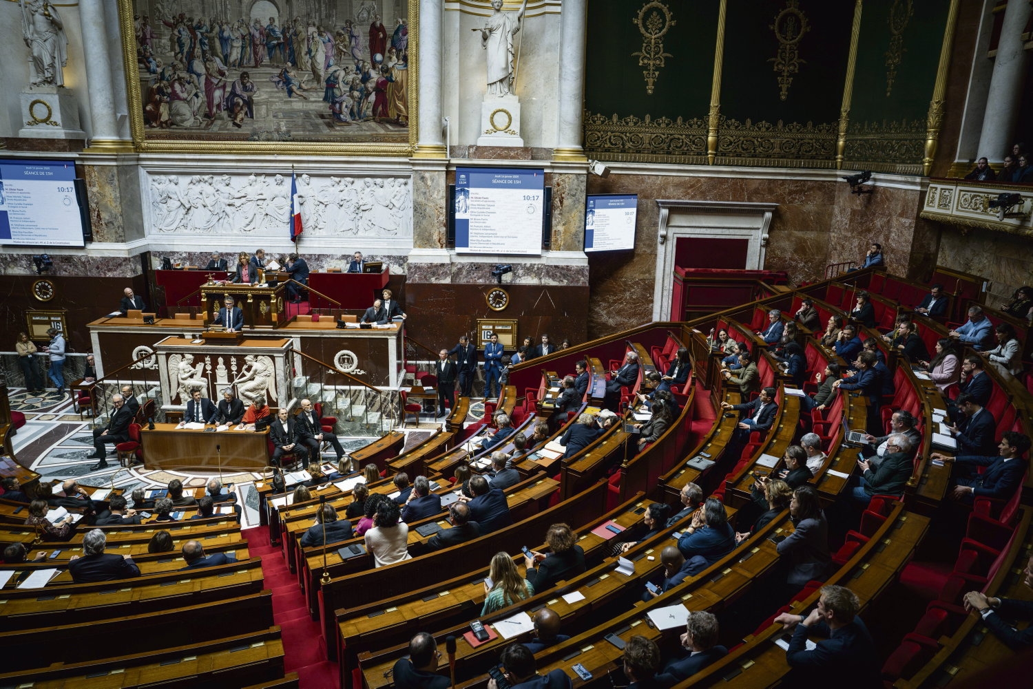 Social security, sick leave... These decrees that the government wants to pass before its fall announced on September 8