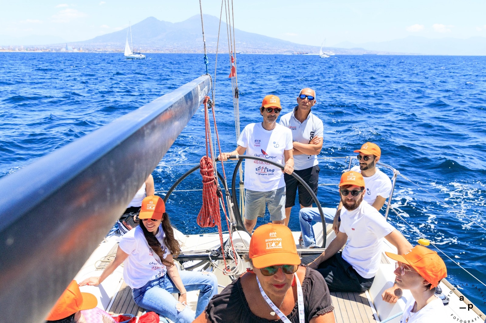 Thérapie par la voile pour les patients atteints d'oncologie et d'hématologie : excursion en bateau dans le golfe de Naples