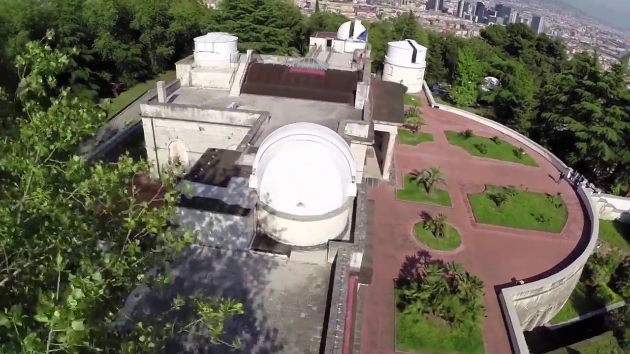 Inaf, uma galáxia fóssil descoberta a 3 bilhões de anos-luz de distância. Um cientista napolitano lidera a pesquisa