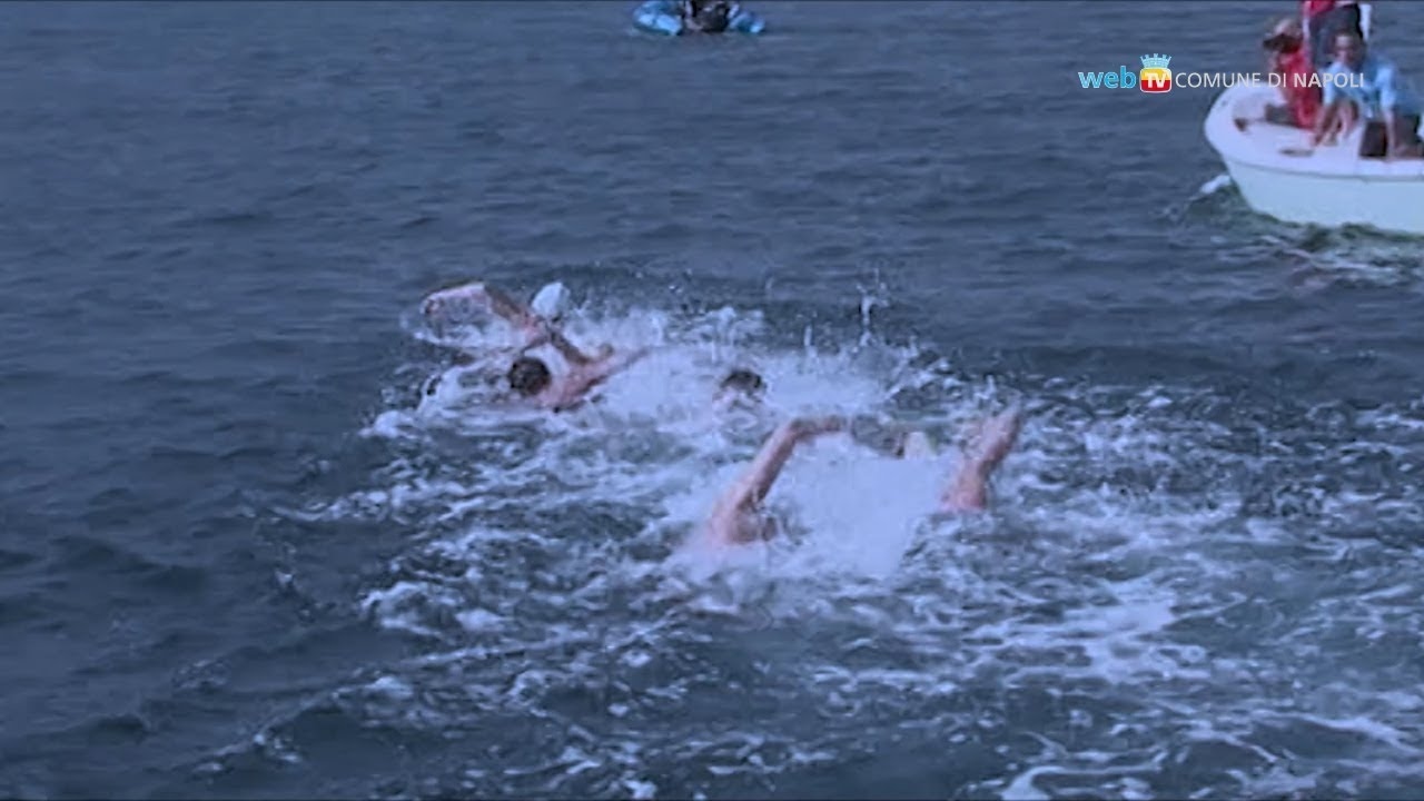 Schwimmen, es ist ein internationales Fest in Capri-Torre del Greco