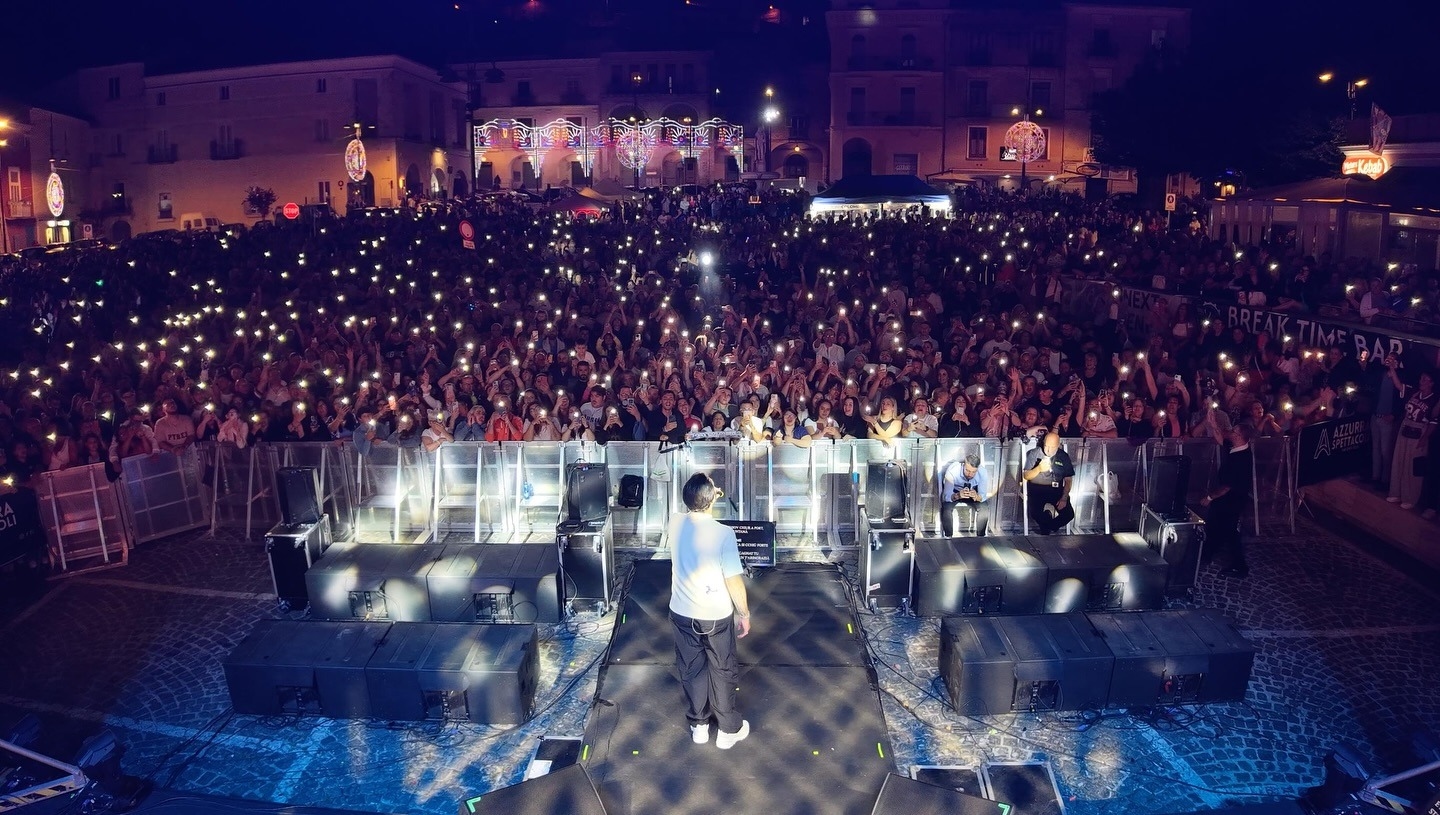 Tony Colombo: prosegue l’“Europe Tour 2025”, sold out anche a Mondragone e Montesarchio
