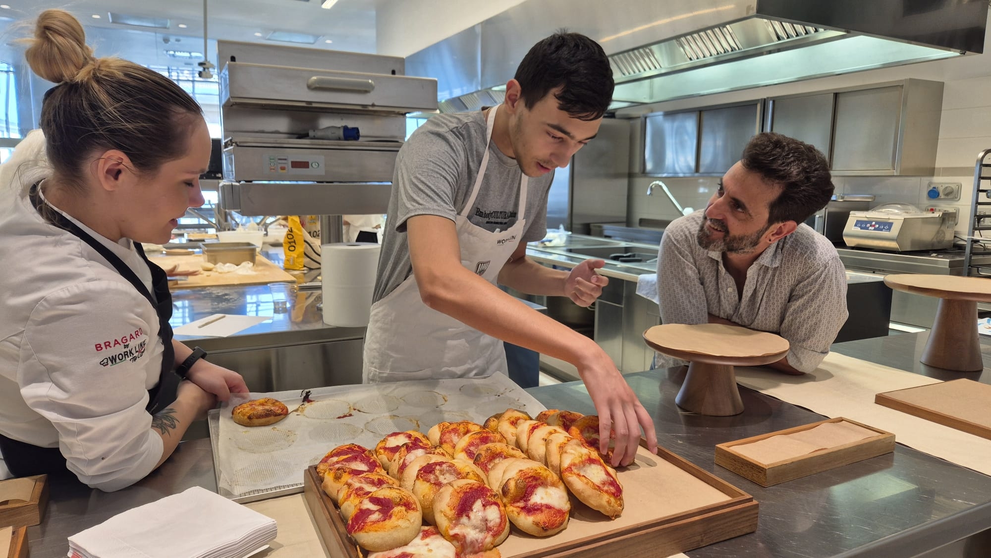 En CIbum, formación culinaria e inclusión: siete jóvenes autistas reciben diplomas.