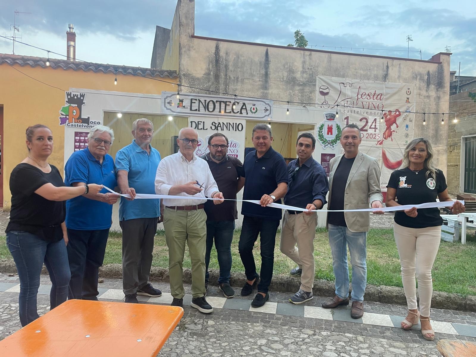 Castelvenere Şarap Festivali: Mahzenler açıldı. Radici Ödül töreni yarın.