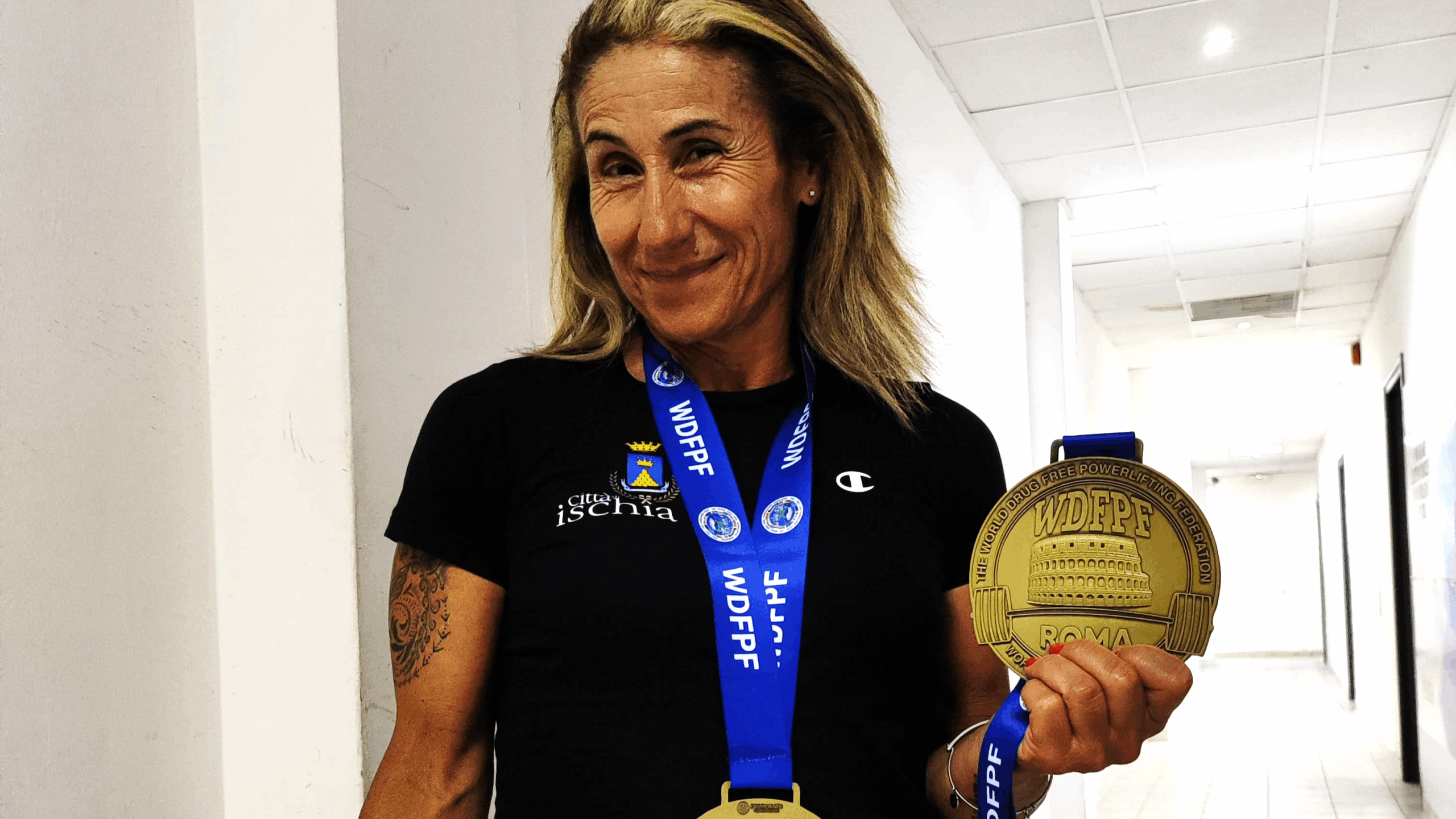 Antonella Gentile trionfa ai Mondiali di Powerlifting 2025: Oro nella panca piana a Roma